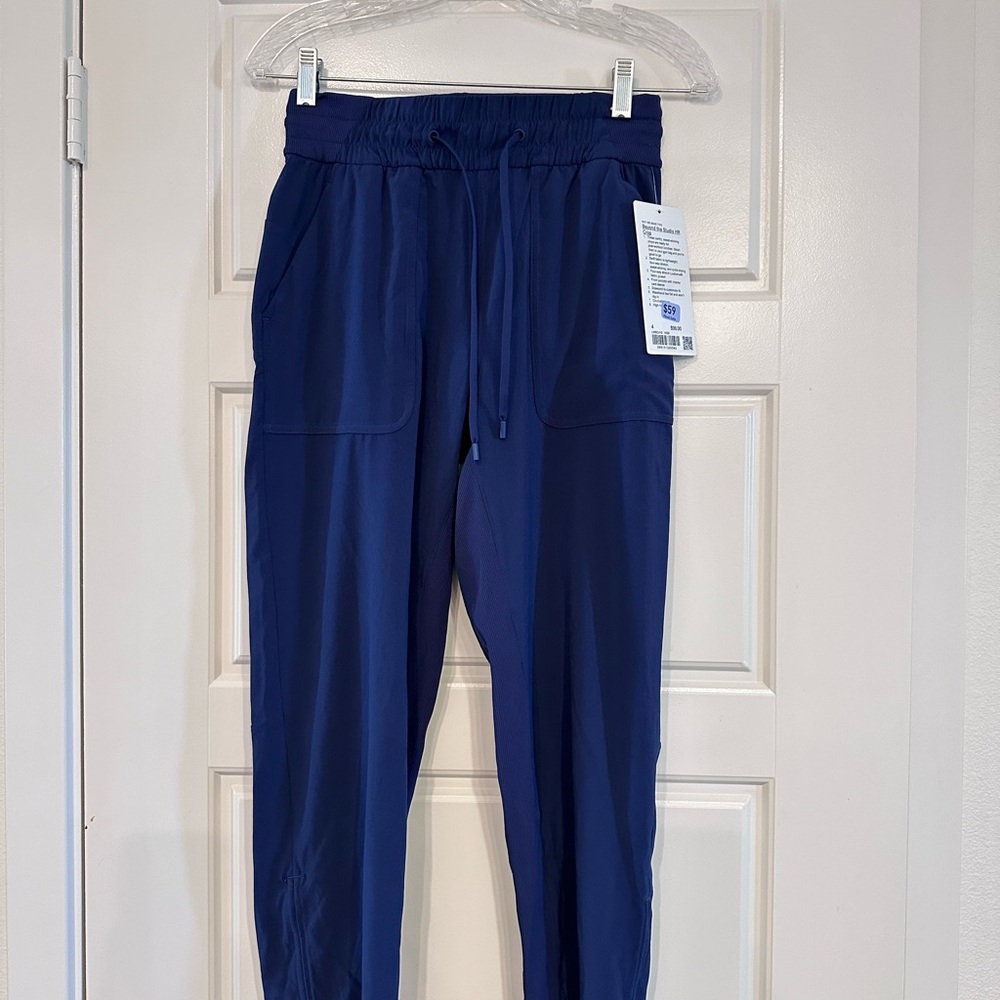 Lululemon Navy Blue Highrise Crop Pants